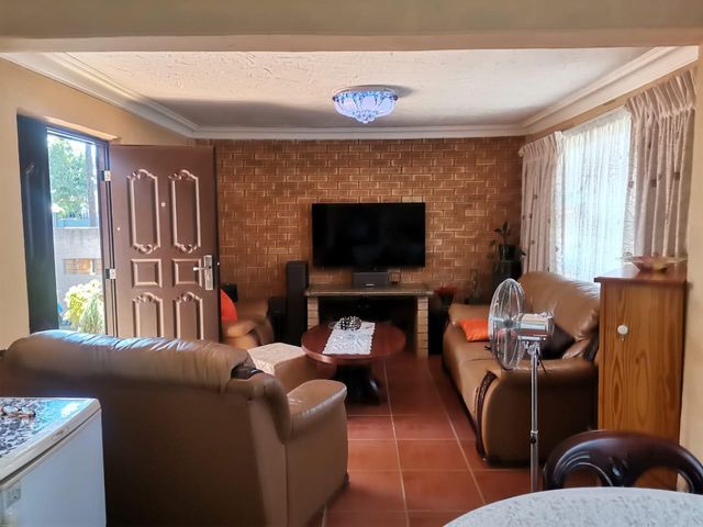 2 Bedroom Property for Sale in Meadowlands Gauteng