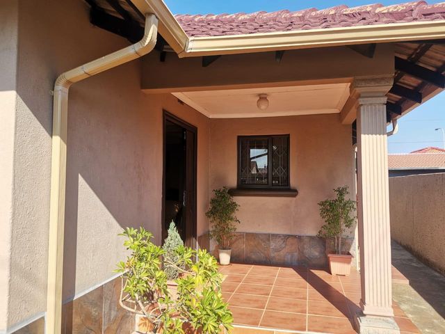 2 Bedroom Property for Sale in Meadowlands Gauteng