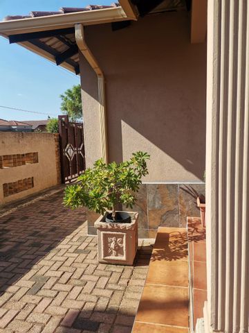 2 Bedroom Property for Sale in Meadowlands Gauteng