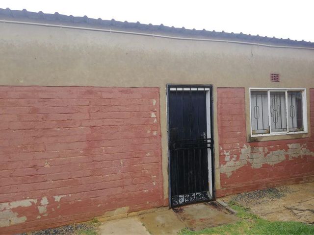 1 Bedroom Property for Sale in Tshepisong Gauteng