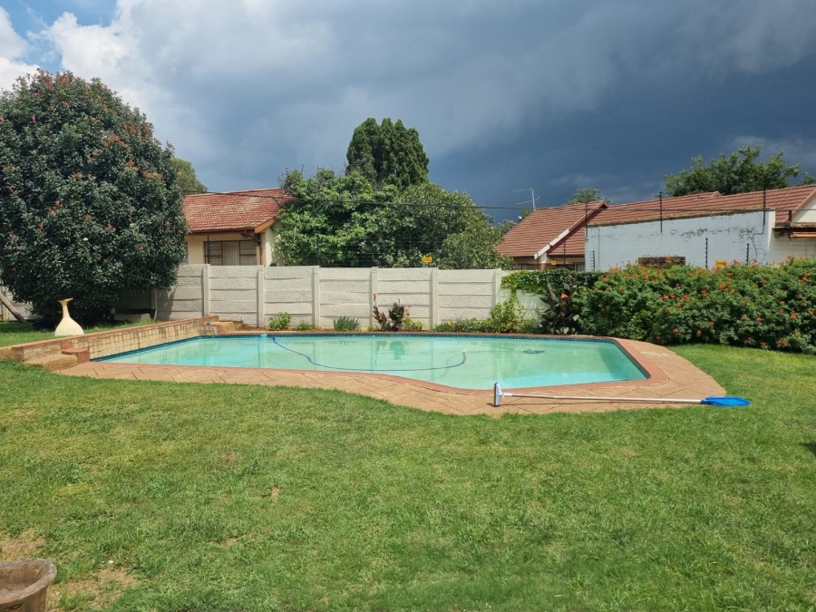 5 Bedroom Property for Sale in Greenhills Gauteng