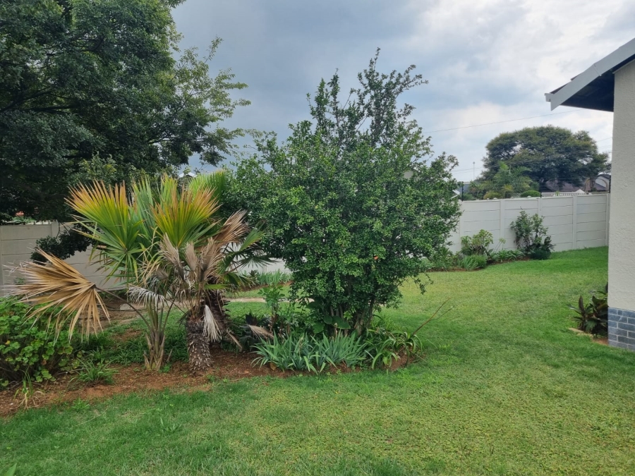 5 Bedroom Property for Sale in Greenhills Gauteng