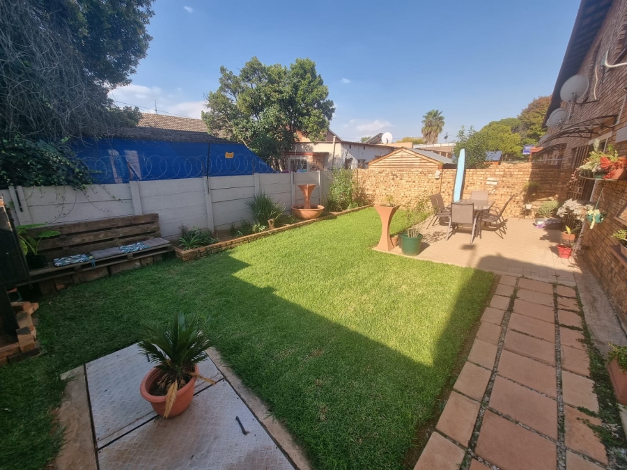 2 Bedroom Property for Sale in Greenhills Gauteng