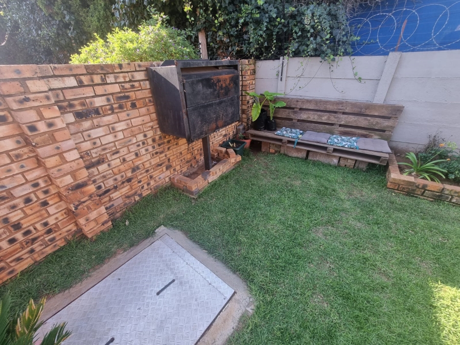 2 Bedroom Property for Sale in Greenhills Gauteng