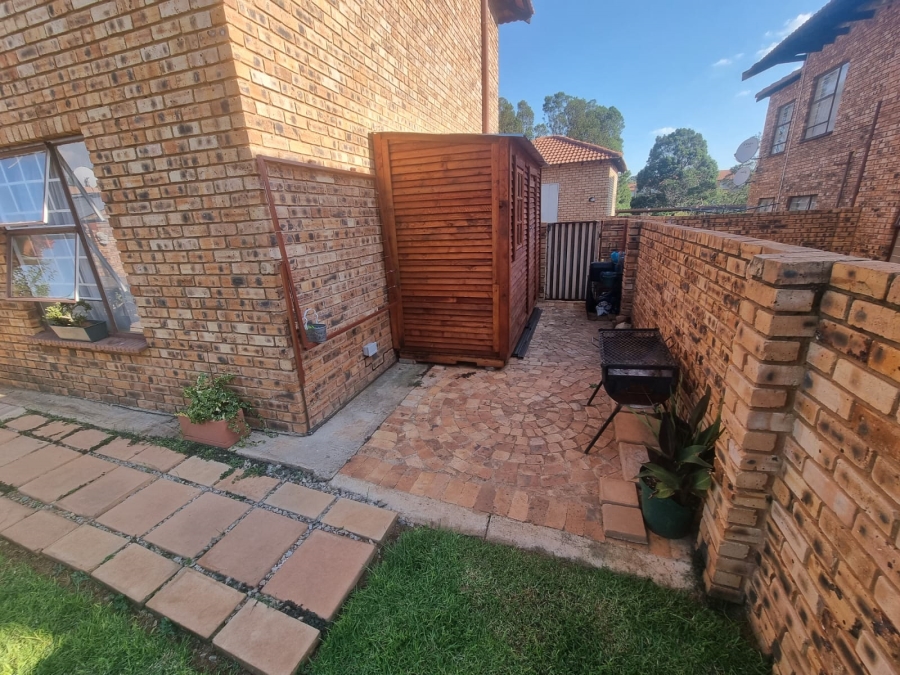 2 Bedroom Property for Sale in Greenhills Gauteng