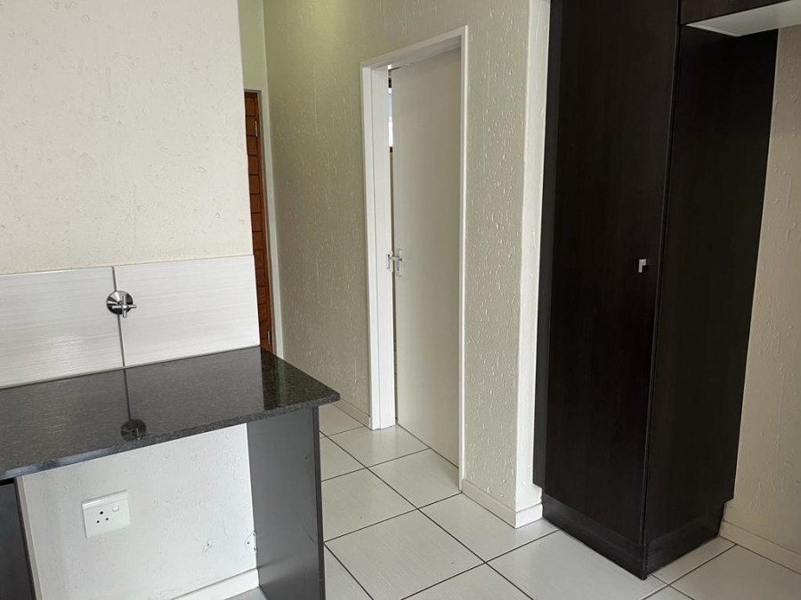 To Let 2 Bedroom Property for Rent in Paulshof Gauteng