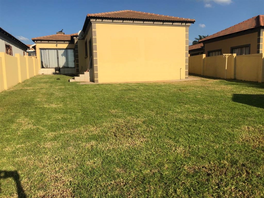 To Let 3 Bedroom Property for Rent in Thatchfield Estate Gauteng