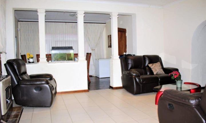 To Let 3 Bedroom Property for Rent in Fleurhof Gauteng