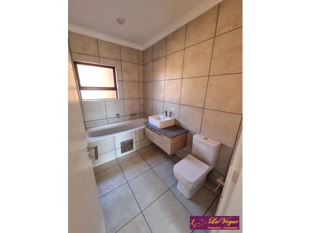 2 Bedroom Property for Sale in Six Fountains Estate Gauteng