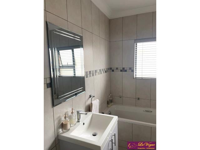 2 Bedroom Property for Sale in Olympus AH Gauteng