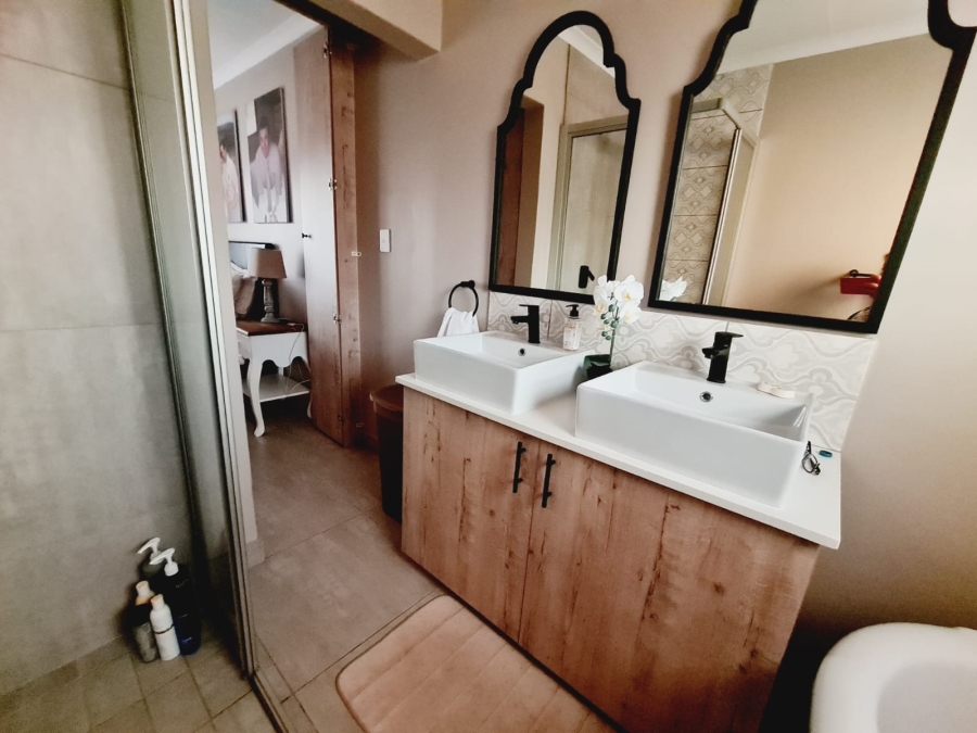 2 Bedroom Property for Sale in Olympus AH Gauteng