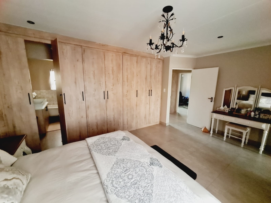 2 Bedroom Property for Sale in Olympus AH Gauteng