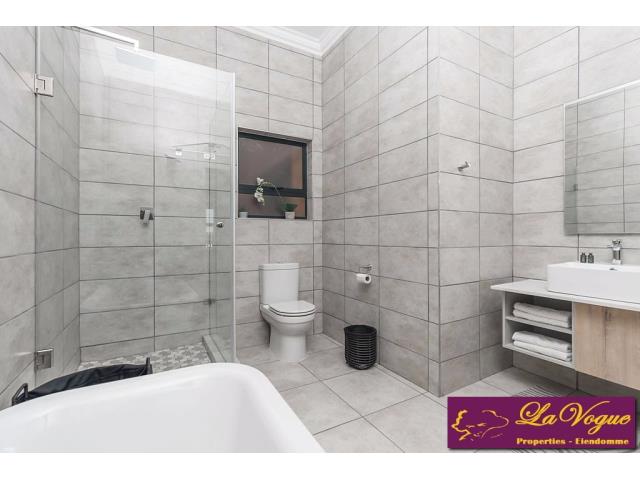 3 Bedroom Property for Sale in Six Fountains Estate Gauteng