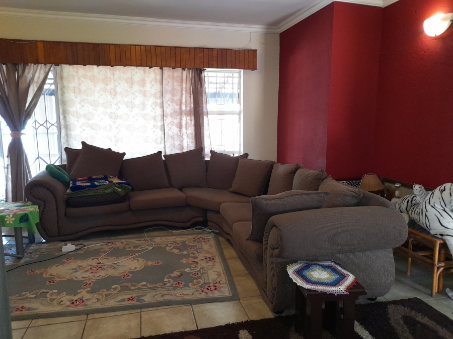 To Let 3 Bedroom Property for Rent in Wilro Park Gauteng