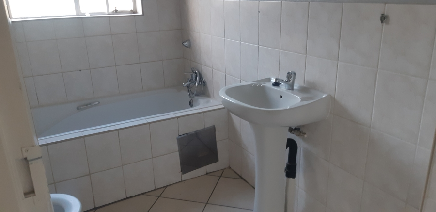 To Let 2 Bedroom Property for Rent in Honeydew Gauteng