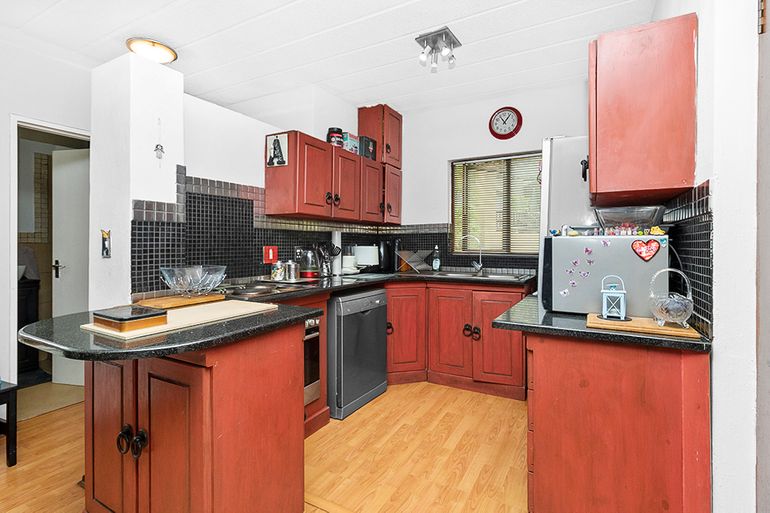 To Let 2 Bedroom Property for Rent in Douglasdale Gauteng