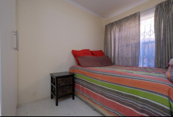 To Let 2 Bedroom Property for Rent in Fleurhof Gauteng