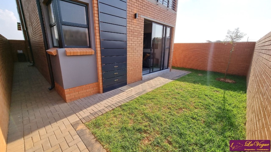 To Let 3 Bedroom Property for Rent in Six Fountains Estate Gauteng