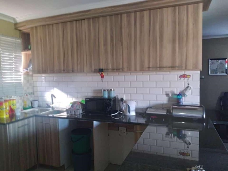 3 Bedroom Property for Sale in Clayville Gauteng