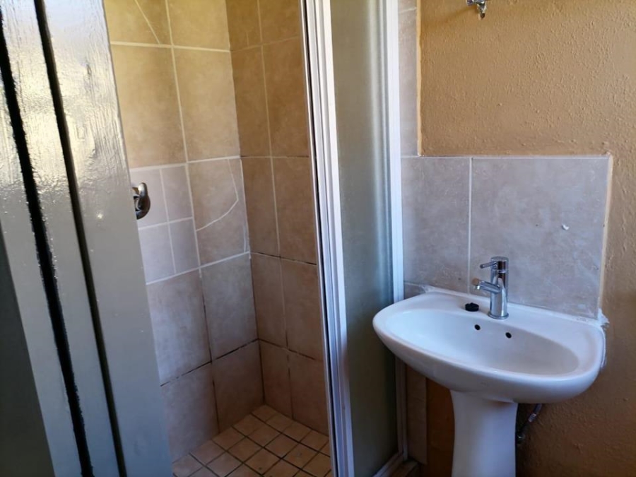 7 Bedroom Property for Sale in Clayville Gauteng