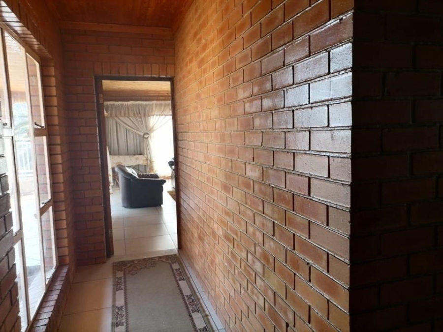 7 Bedroom Property for Sale in Clayville Gauteng