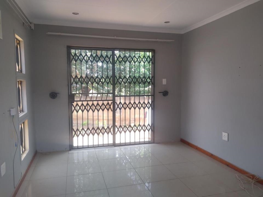 3 Bedroom Property for Sale in Clayville Gauteng