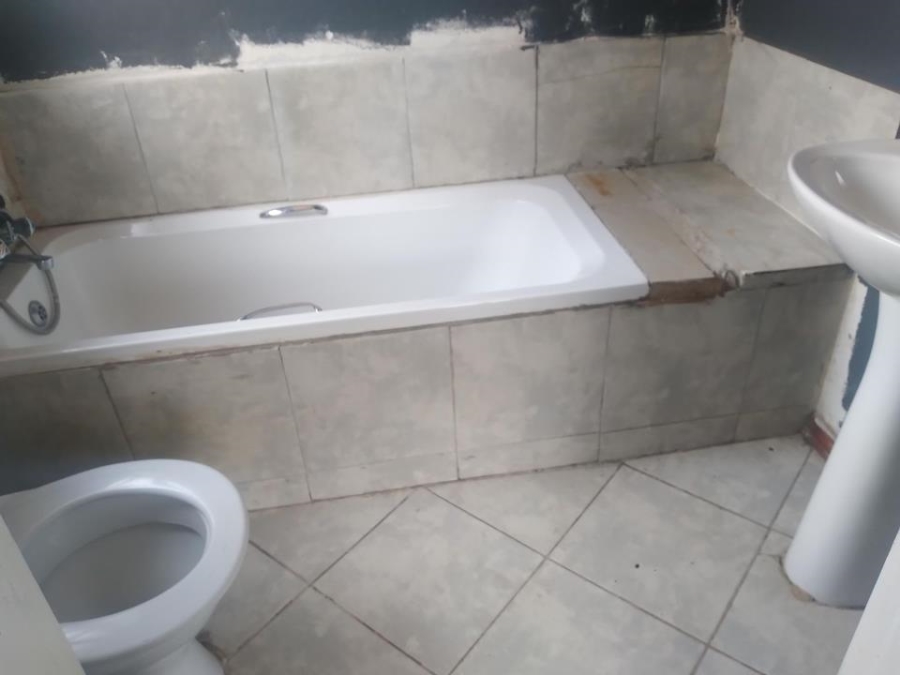 3 Bedroom Property for Sale in Clayville Gauteng