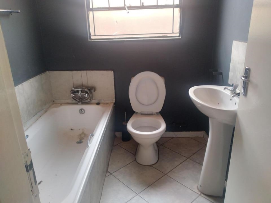 3 Bedroom Property for Sale in Clayville Gauteng