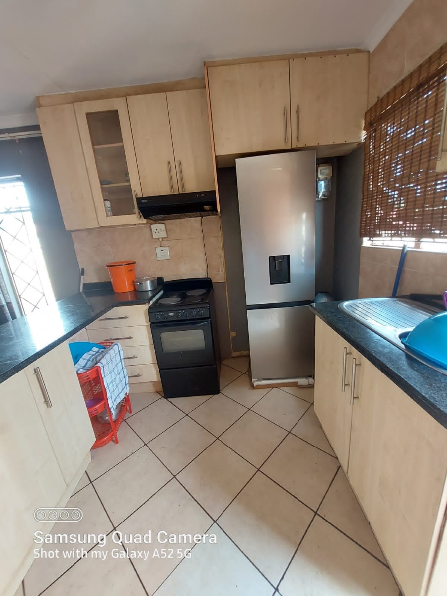 To Let 2 Bedroom Property for Rent in Clayville Gauteng
