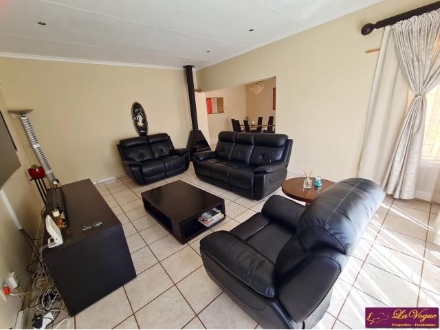 3 Bedroom Property for Sale in Waterkloof Glen Gauteng