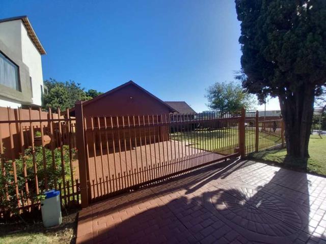 3 Bedroom Property for Sale in Waterkloof Glen Gauteng