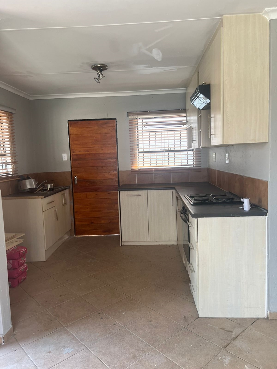 To Let 3 Bedroom Property for Rent in Olievenhoutbosch Gauteng