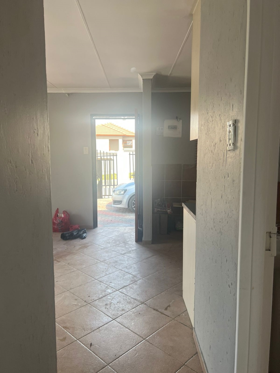 To Let 3 Bedroom Property for Rent in Olievenhoutbosch Gauteng