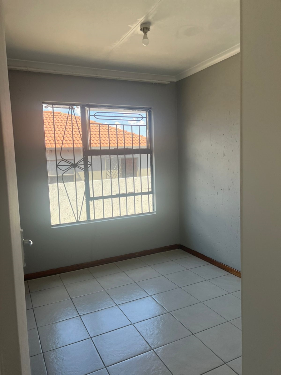 To Let 3 Bedroom Property for Rent in Olievenhoutbosch Gauteng