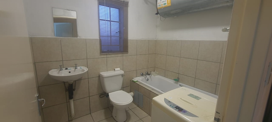 To Let 2 Bedroom Property for Rent in Fleurhof Gauteng