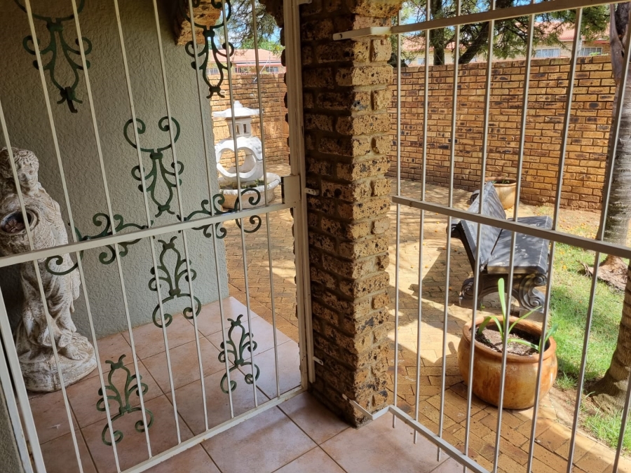 3 Bedroom Property for Sale in Helikonpark Gauteng