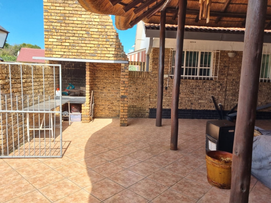 3 Bedroom Property for Sale in Helikonpark Gauteng