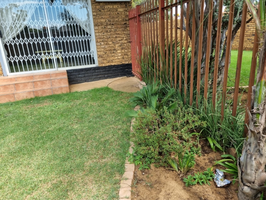 3 Bedroom Property for Sale in Helikonpark Gauteng