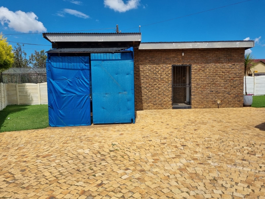 3 Bedroom Property for Sale in Helikonpark Gauteng