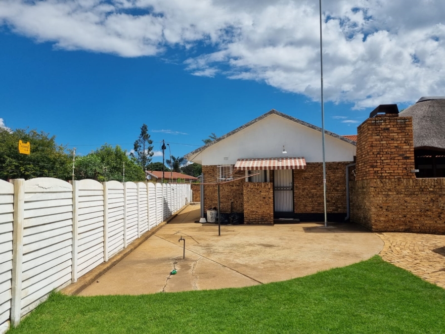 3 Bedroom Property for Sale in Helikonpark Gauteng