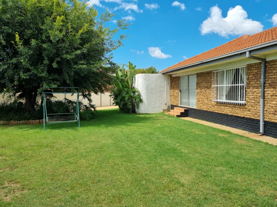 3 Bedroom Property for Sale in Helikonpark Gauteng