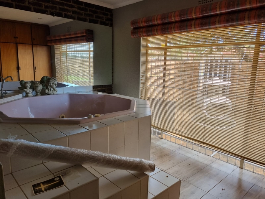 3 Bedroom Property for Sale in Helikonpark Gauteng