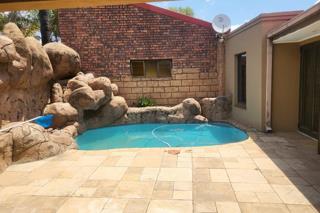 4 Bedroom Property for Sale in Rooihuiskraal North Gauteng