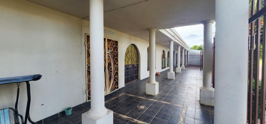 7 Bedroom Property for Sale in Laudium Gauteng