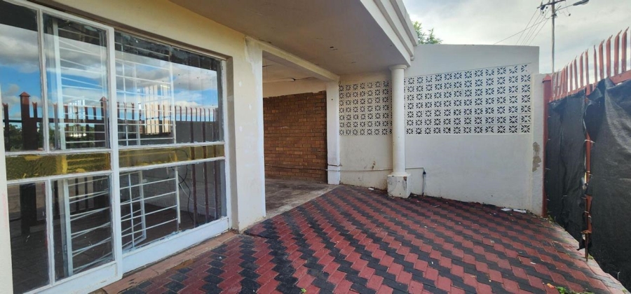 7 Bedroom Property for Sale in Laudium Gauteng