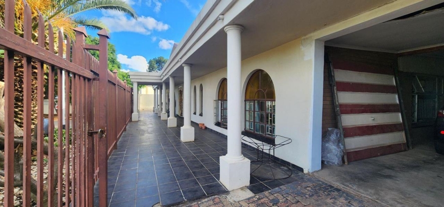 7 Bedroom Property for Sale in Laudium Gauteng