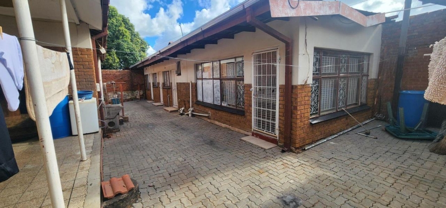 7 Bedroom Property for Sale in Laudium Gauteng