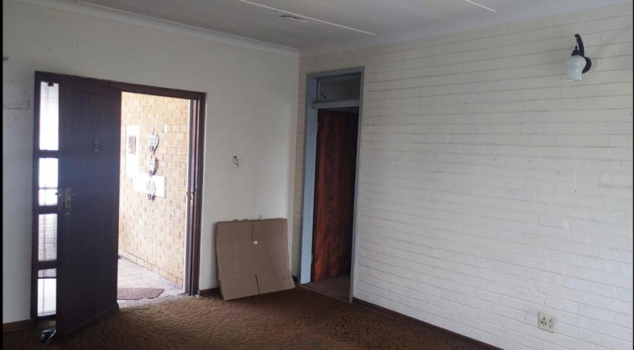 3 Bedroom Property for Sale in New Redruth Gauteng