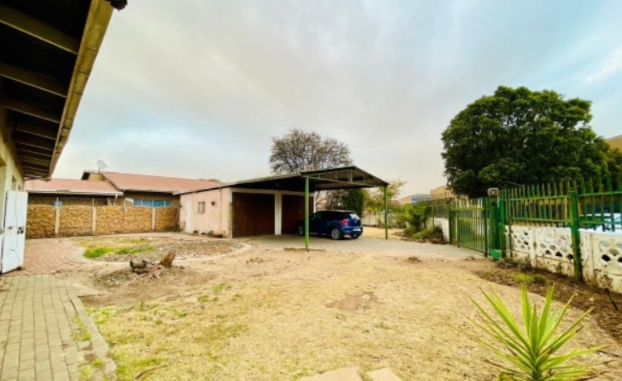 6 Bedroom Property for Sale in New Market Gauteng