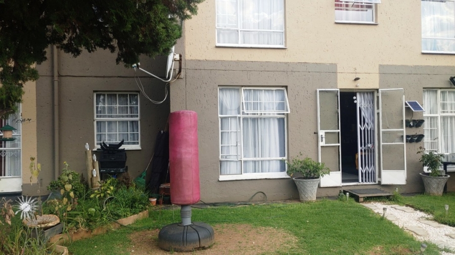 3 Bedroom Property for Sale in Verwoerdpark Gauteng